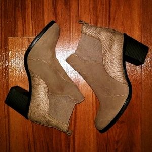 NWOT a.n.a. 'Venice' Booties